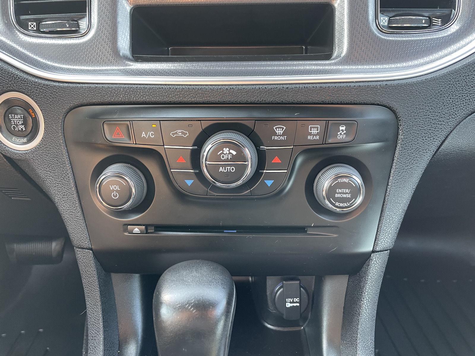 Vehicle photo 24