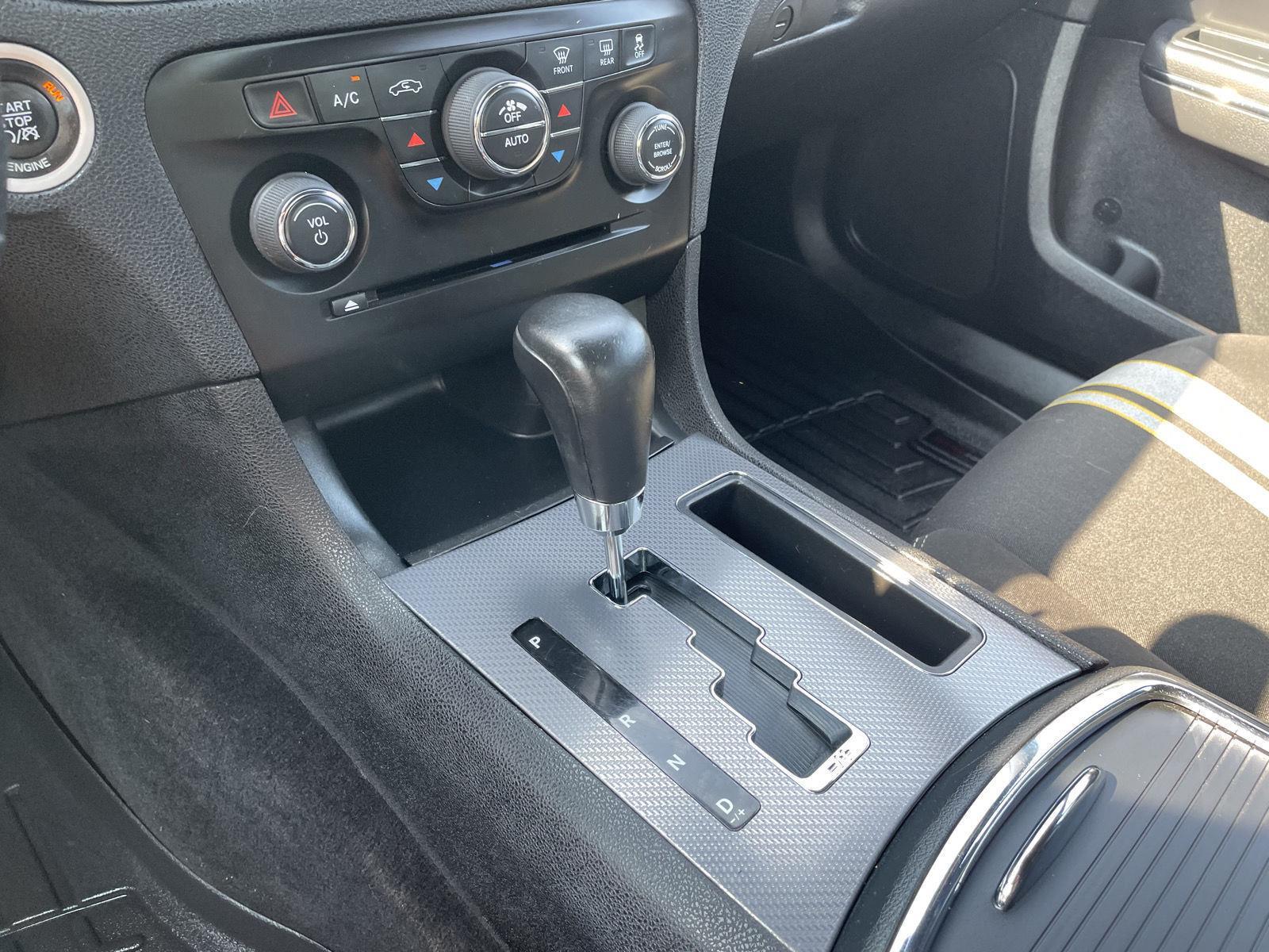 Vehicle photo 26