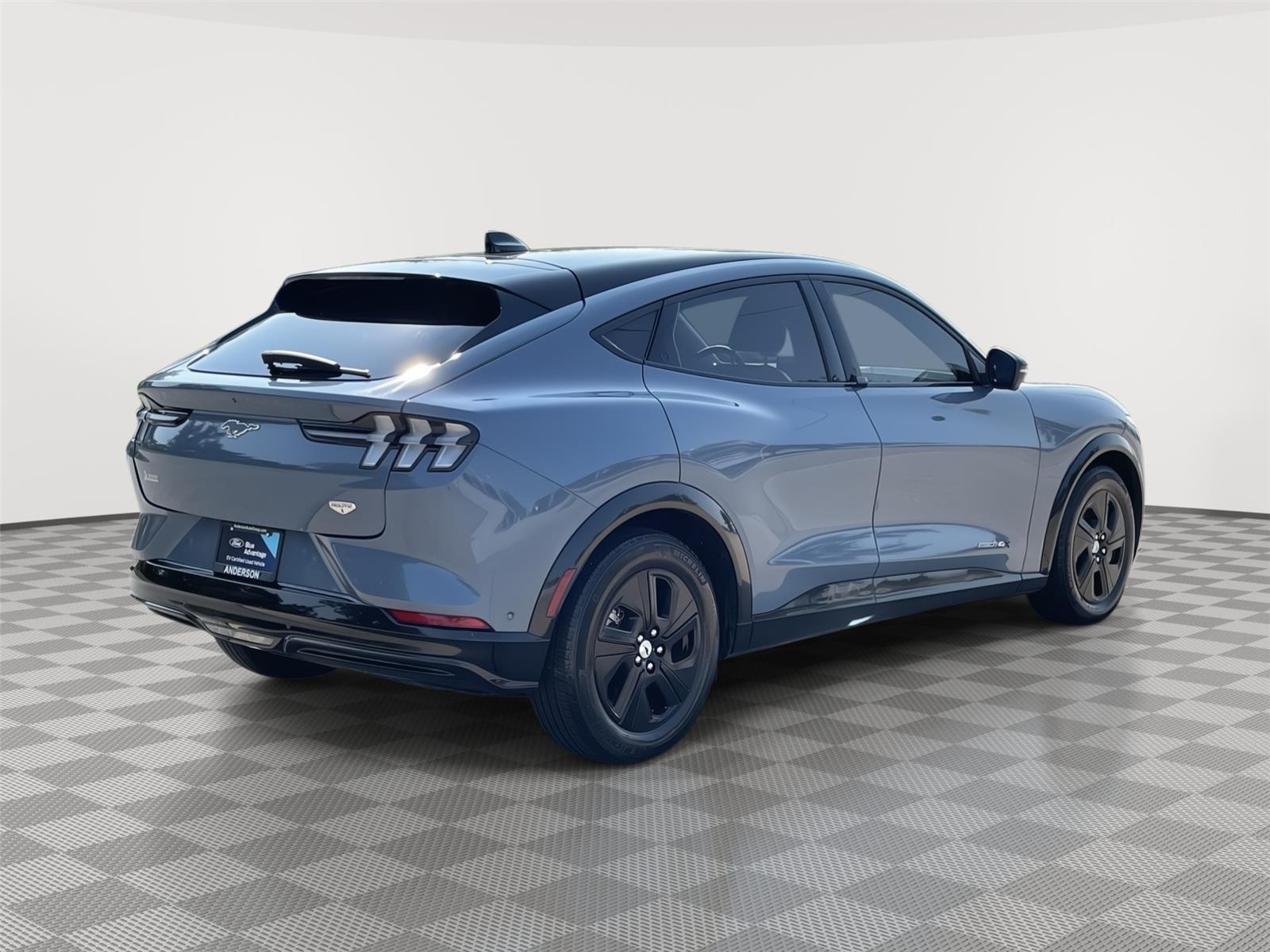 Vehicle photo 7