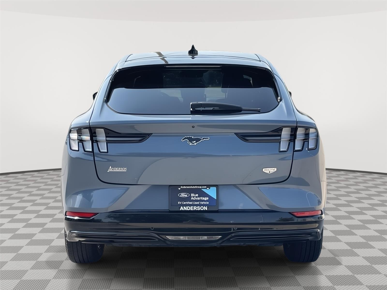 Vehicle photo 8