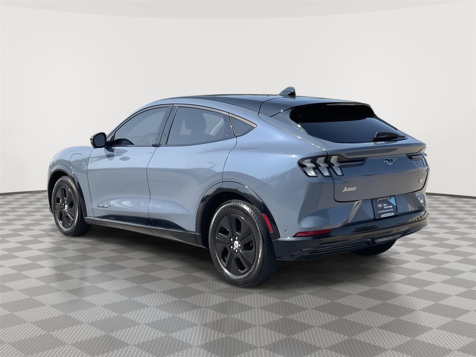 Vehicle photo 9
