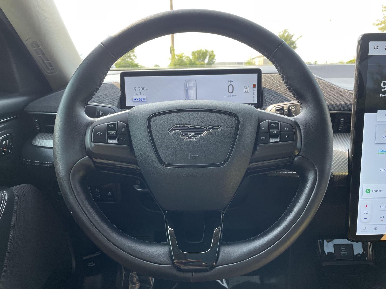 Vehicle photo 11