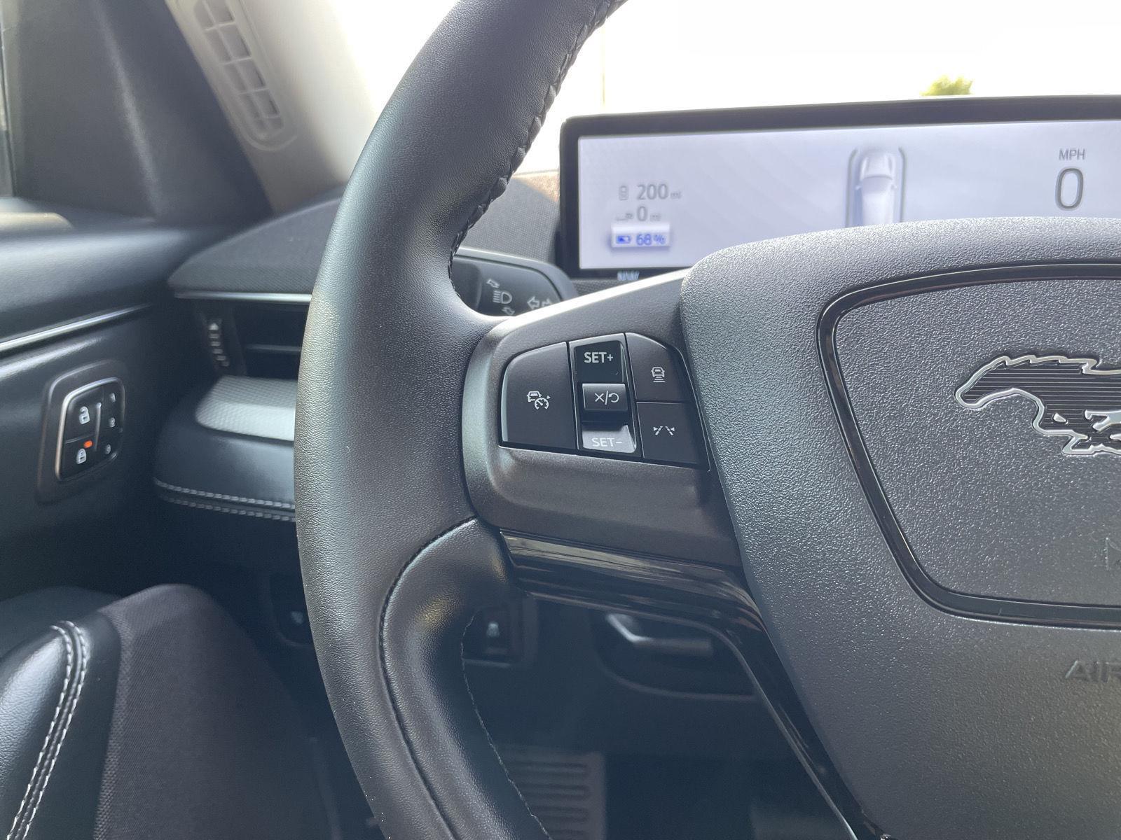Vehicle photo 12