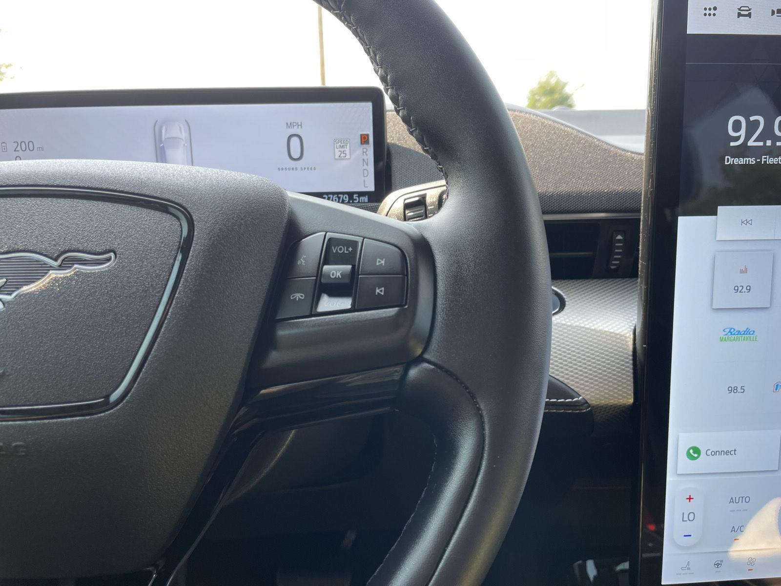 Vehicle photo 13