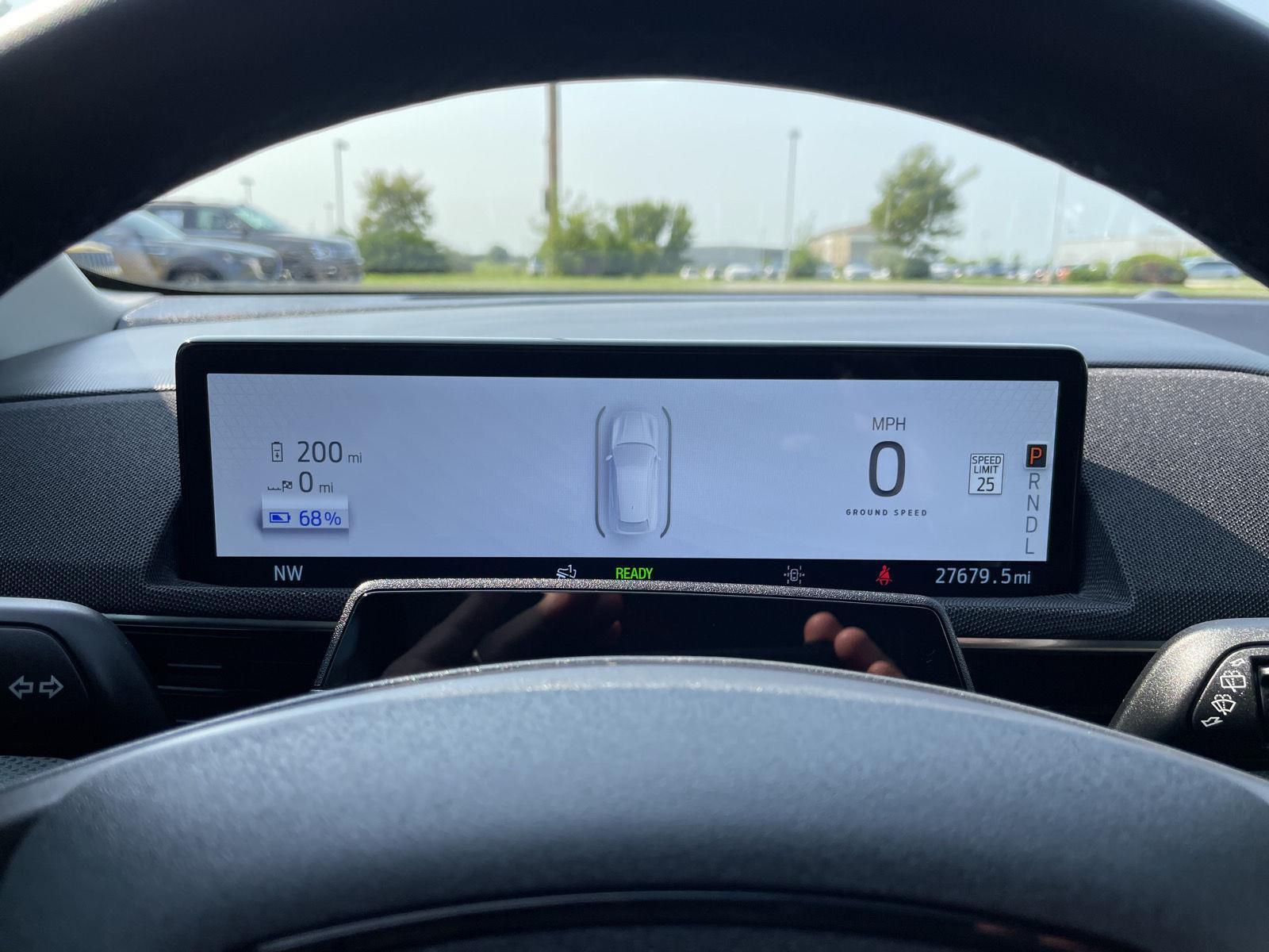 Vehicle photo 14