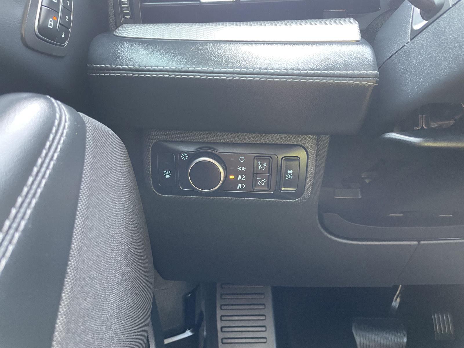 Vehicle photo 15