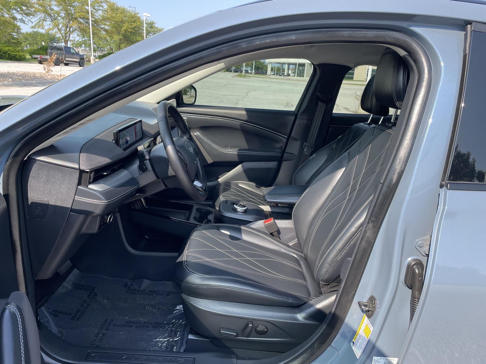 Vehicle photo 16