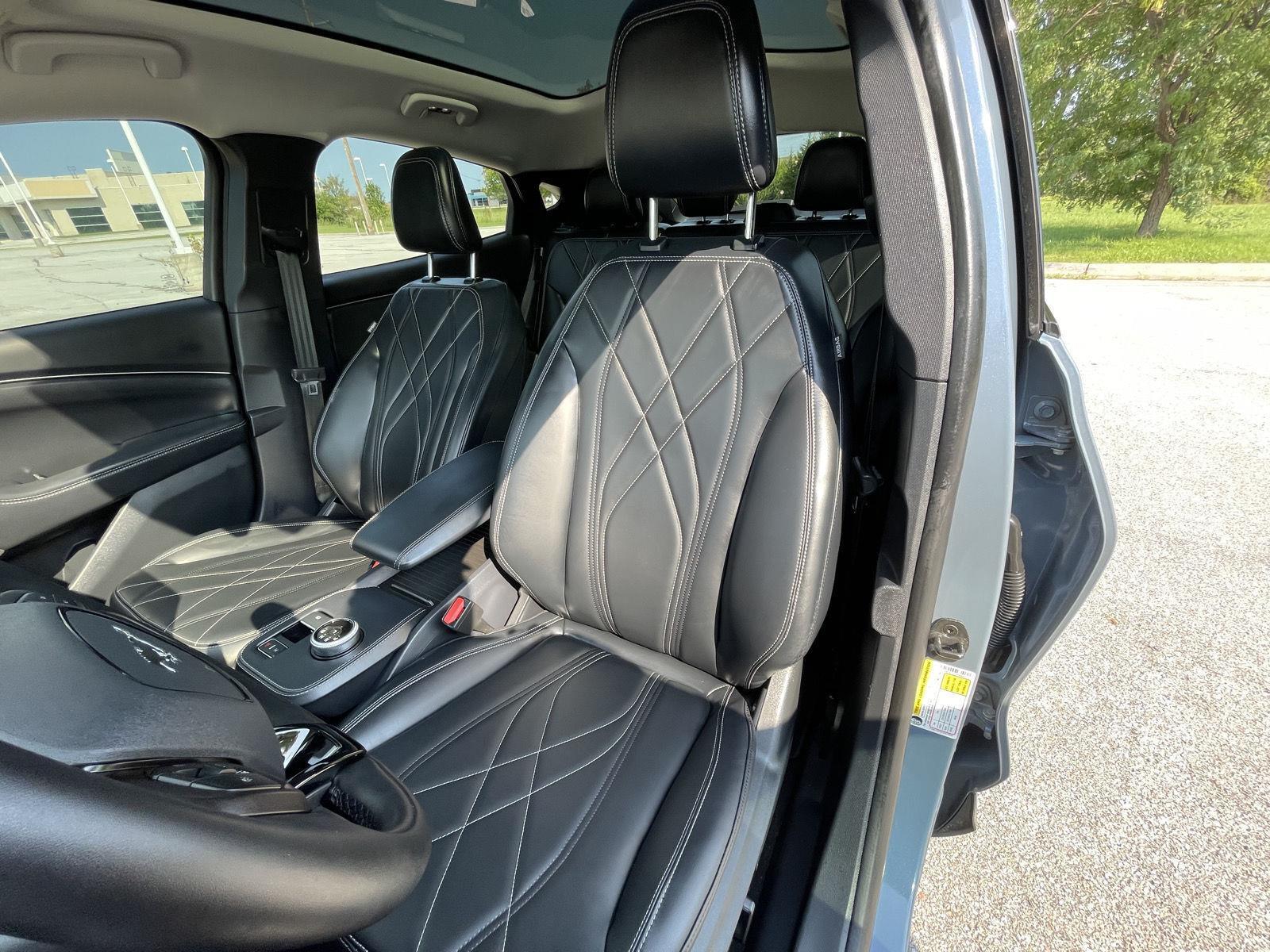 Vehicle photo 17