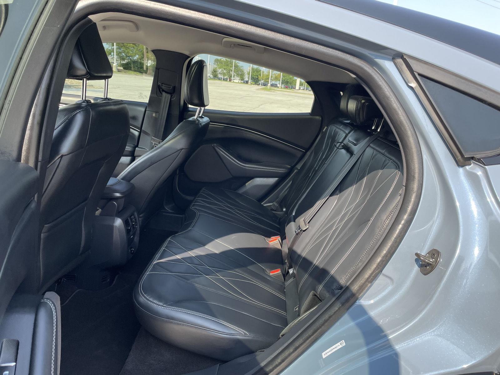 Vehicle photo 19