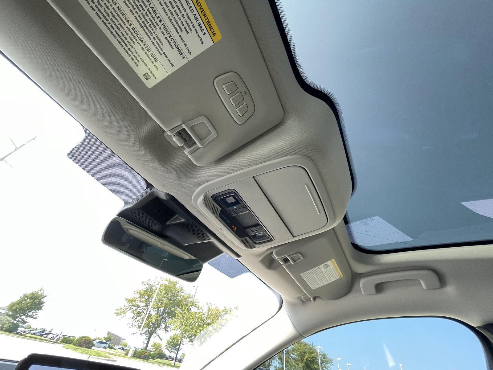Vehicle photo 20