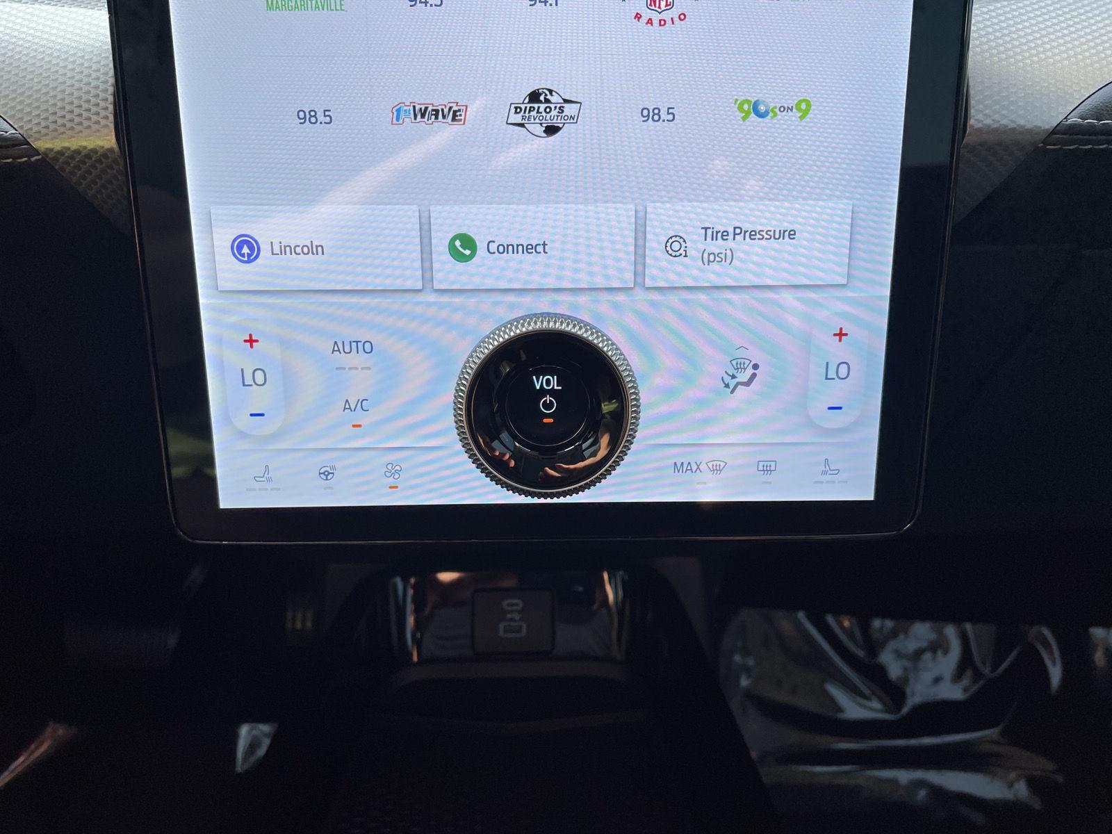 Vehicle photo 27