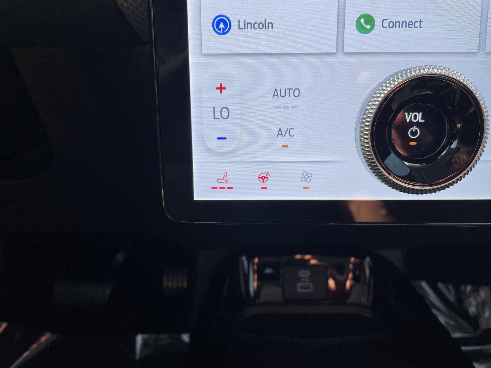 Vehicle photo 28