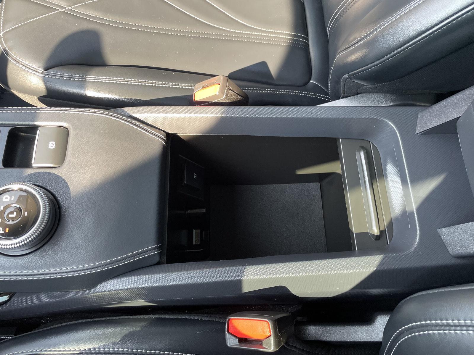Vehicle photo 32