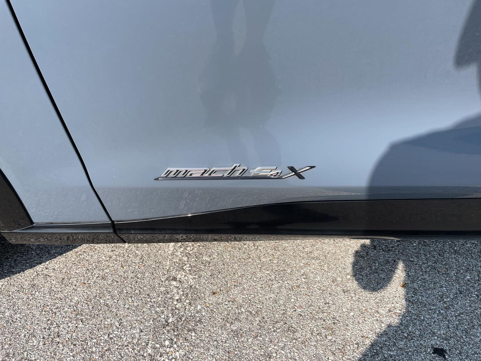 Vehicle photo 37
