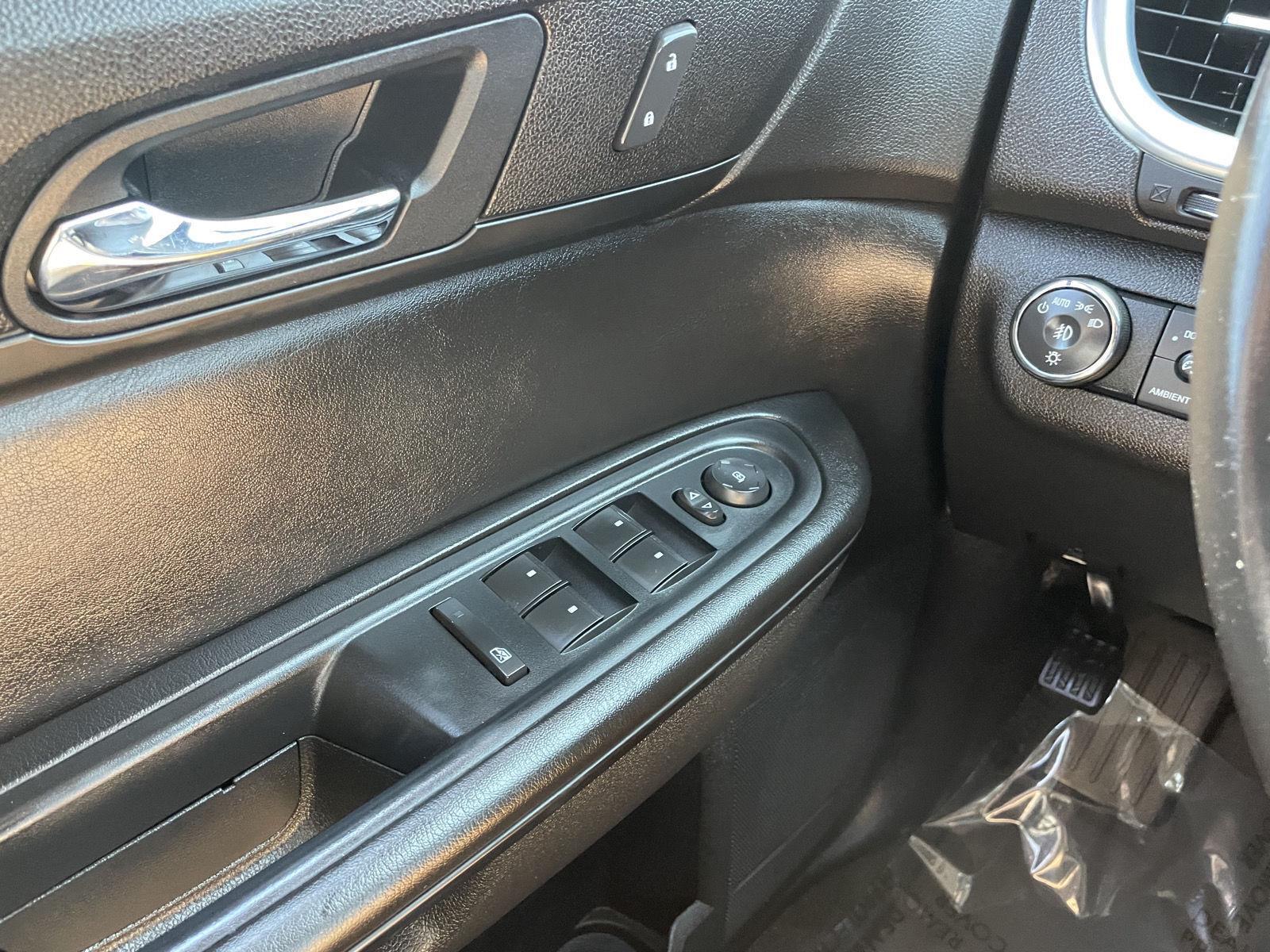 Vehicle photo 28