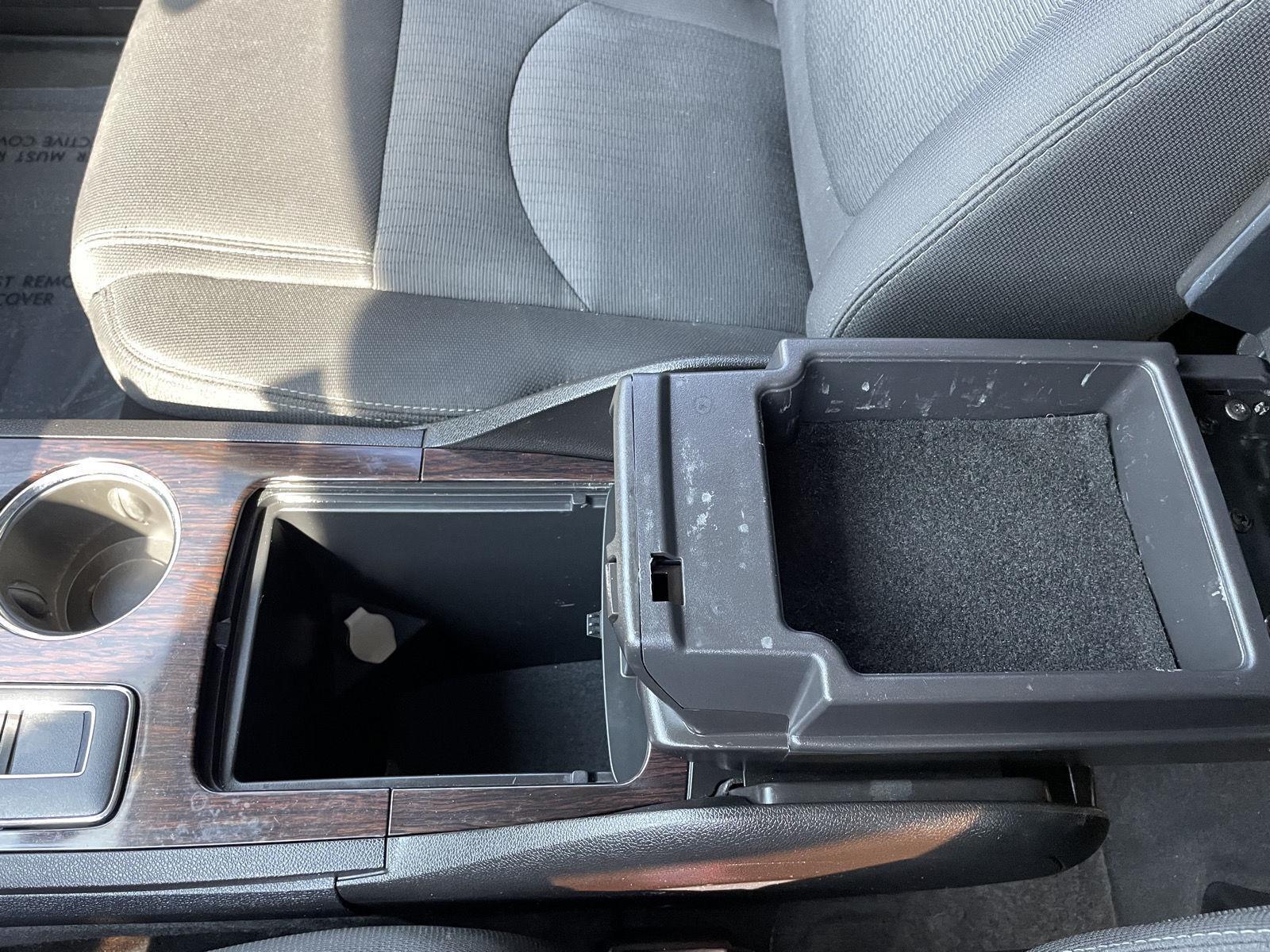 Vehicle photo 30