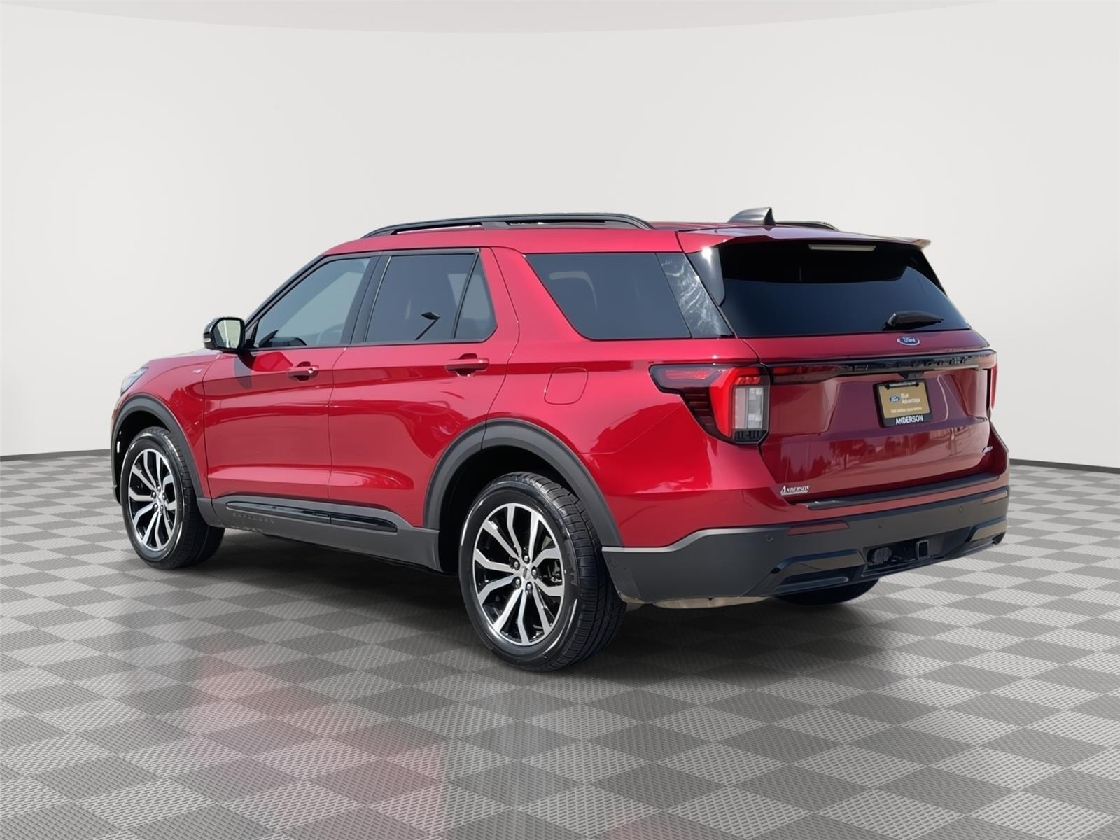 Vehicle photo 9