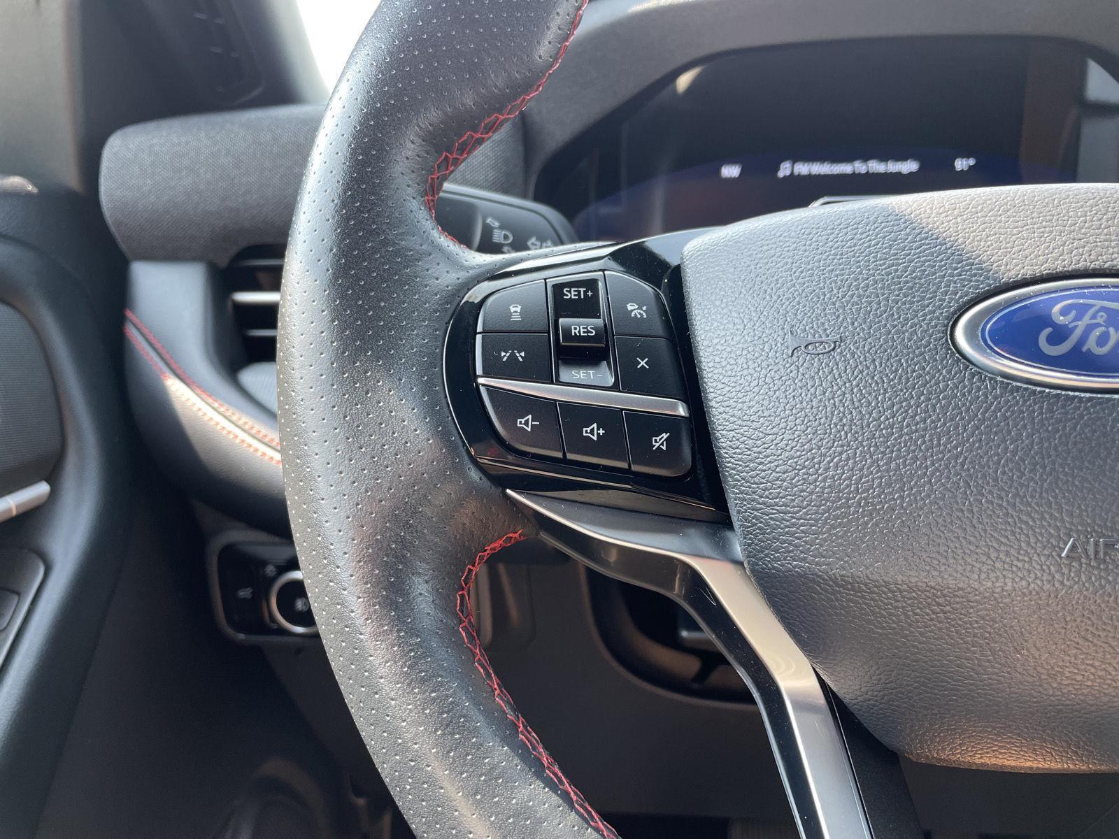 Vehicle photo 13