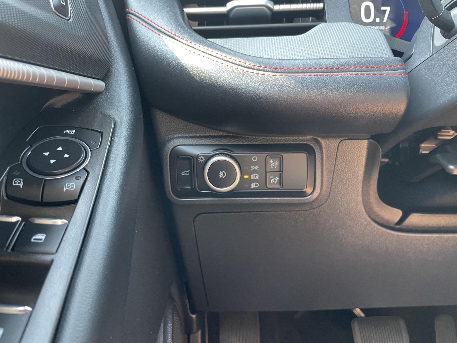 Vehicle photo 16