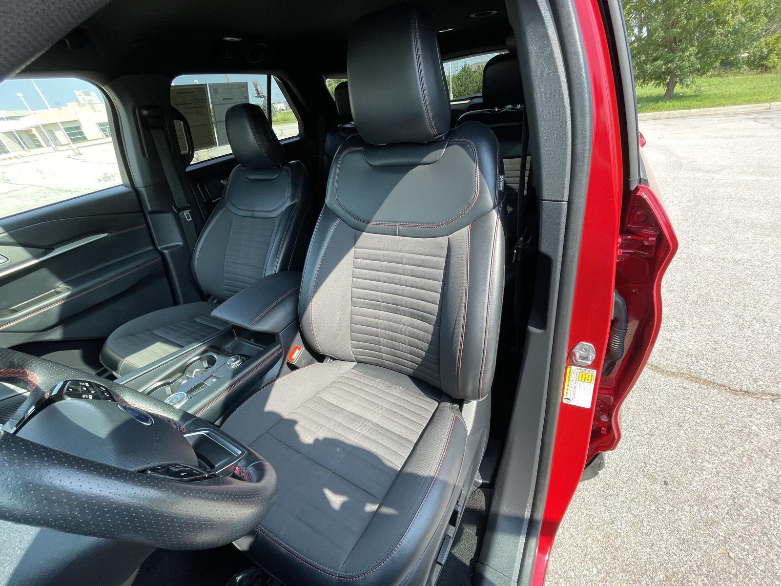 Vehicle photo 18