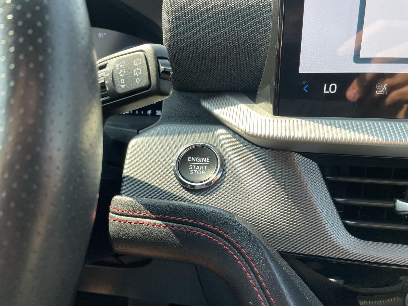 Vehicle photo 26