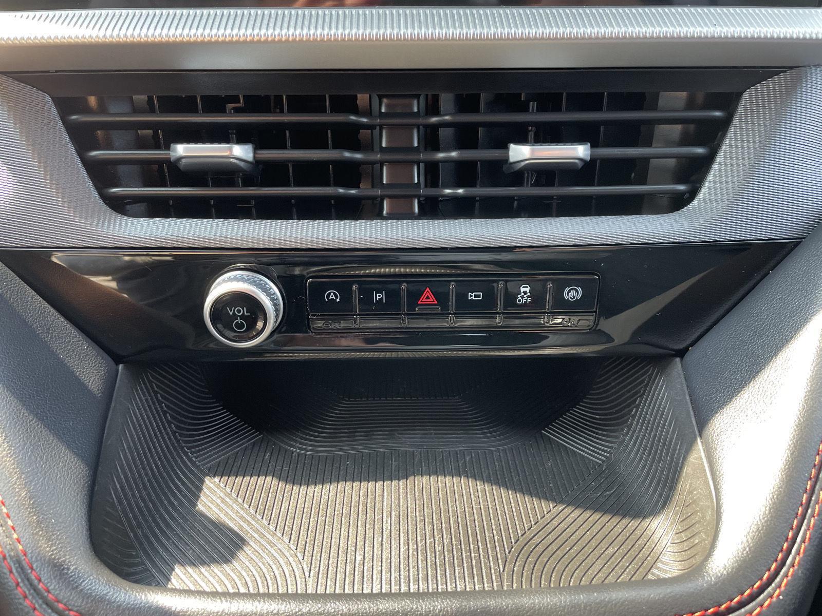 Vehicle photo 28