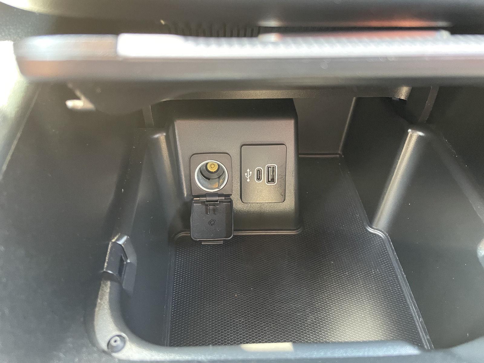 Vehicle photo 29