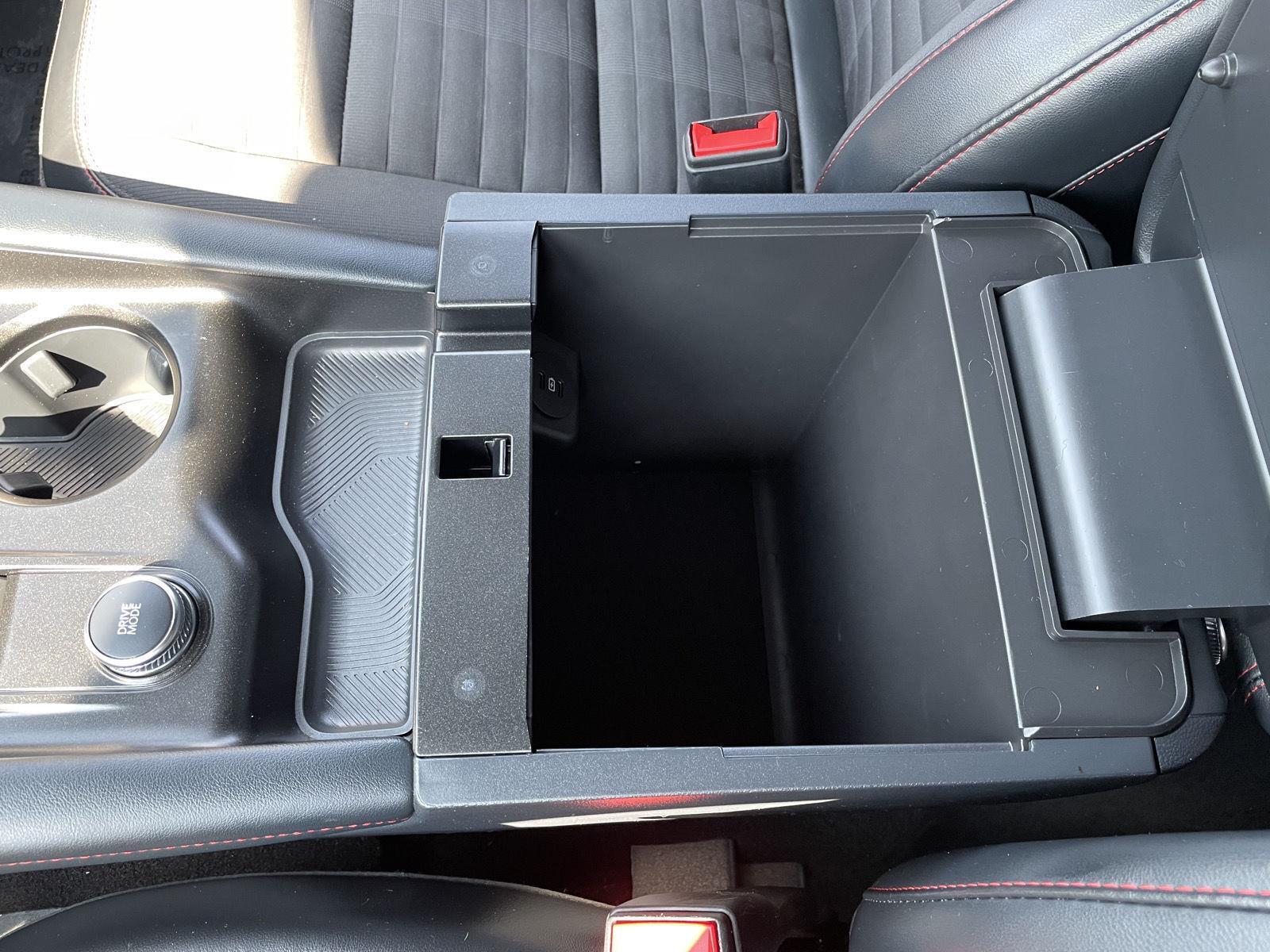 Vehicle photo 32