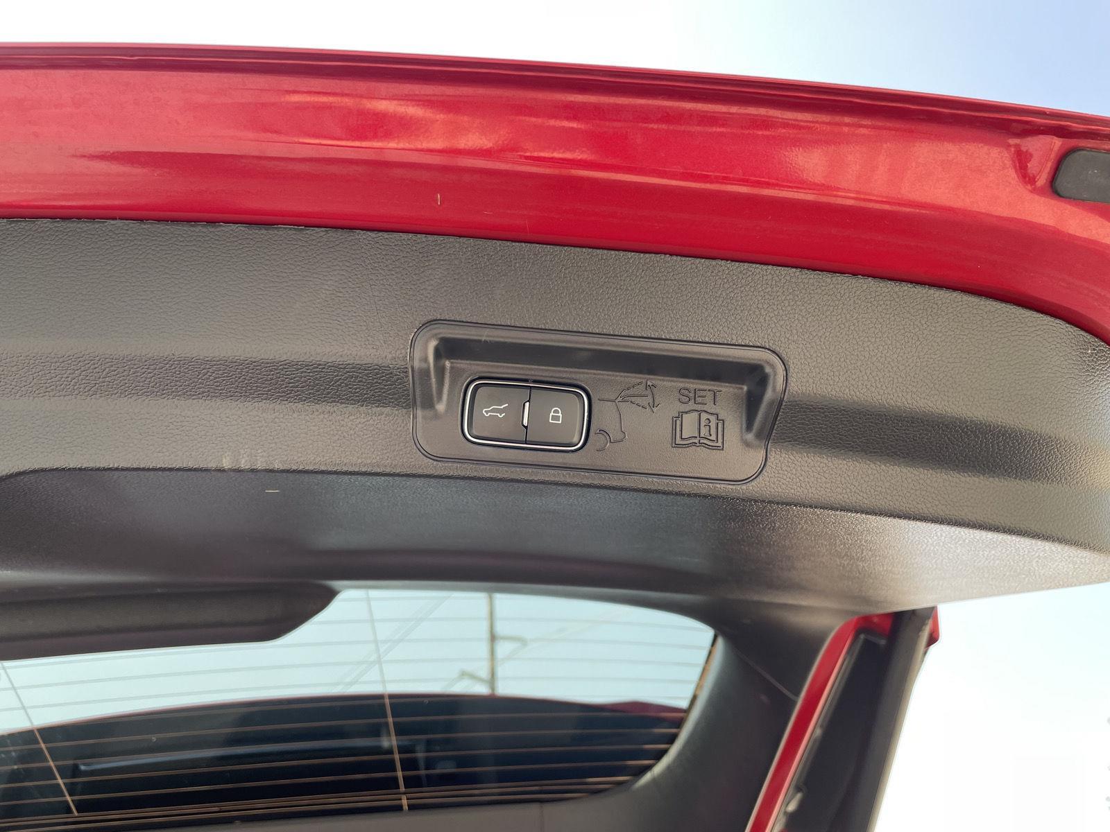 Vehicle photo 37