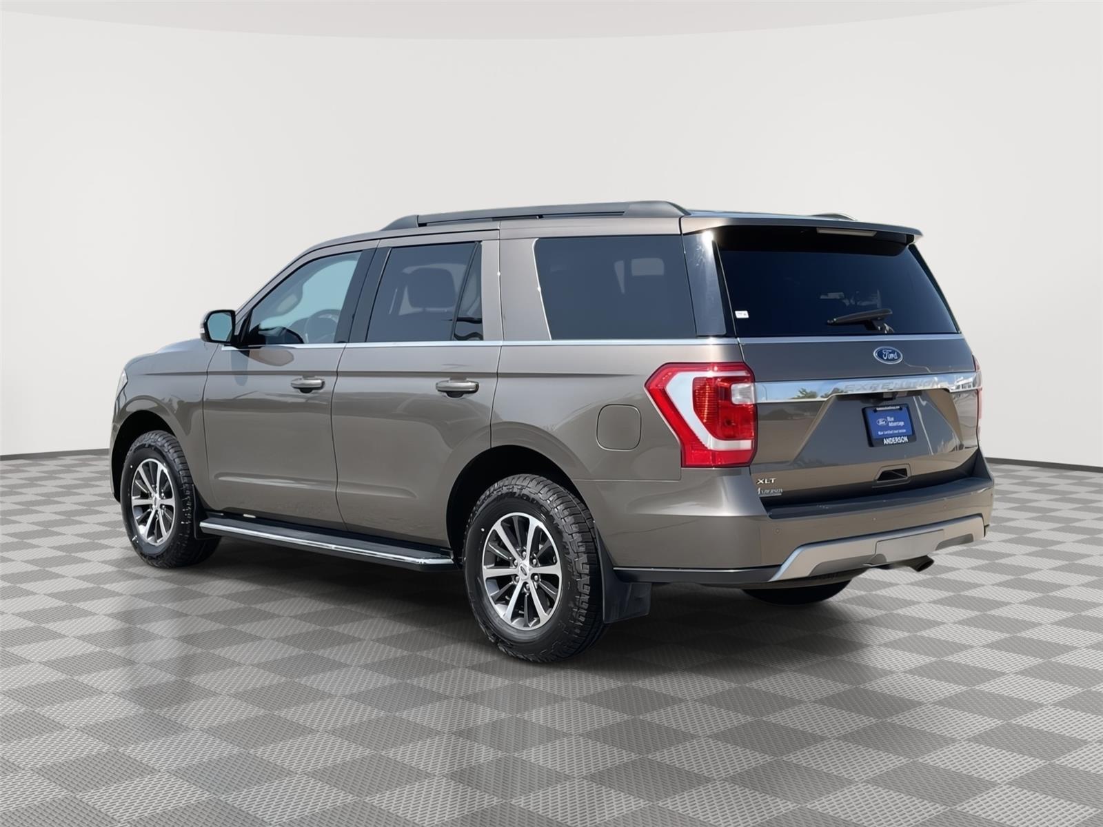 Vehicle photo 9
