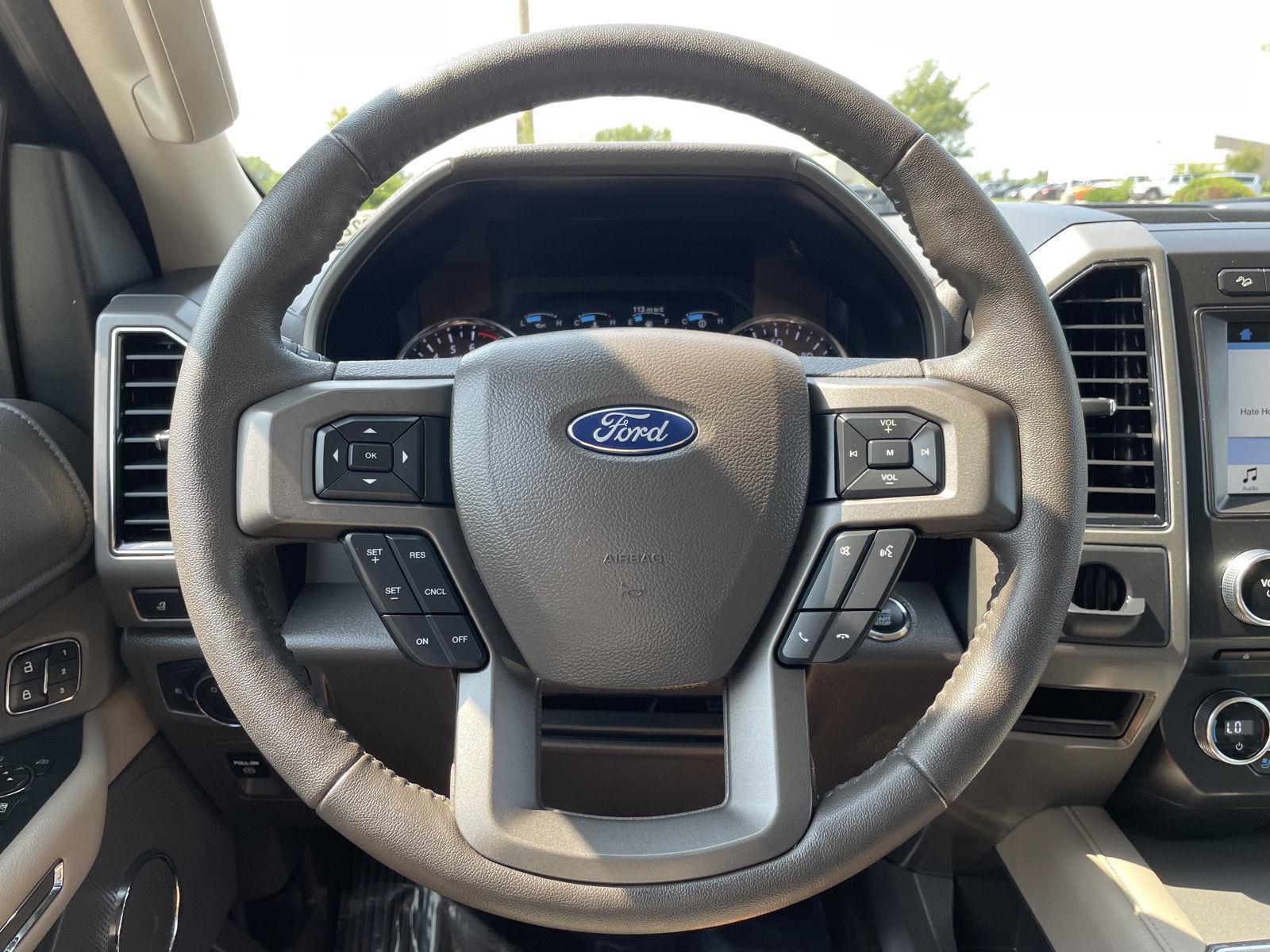 Vehicle photo 12