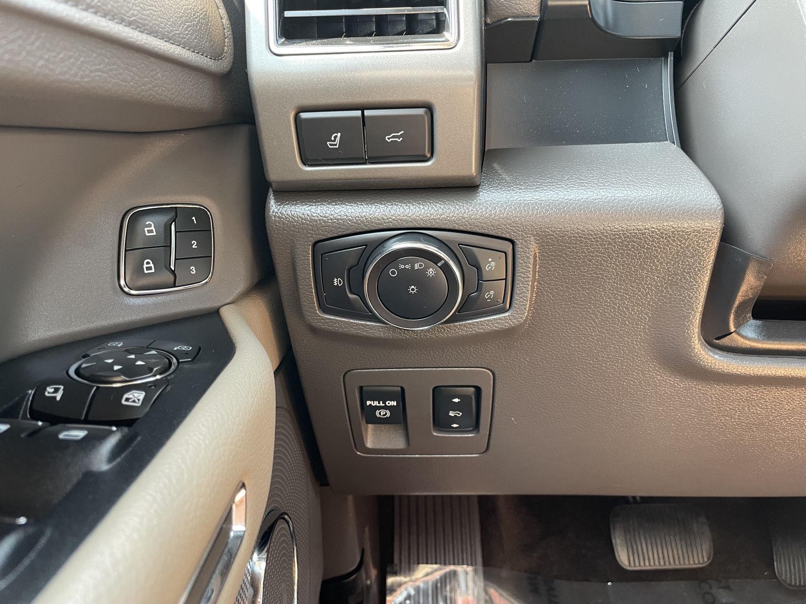 Vehicle photo 16
