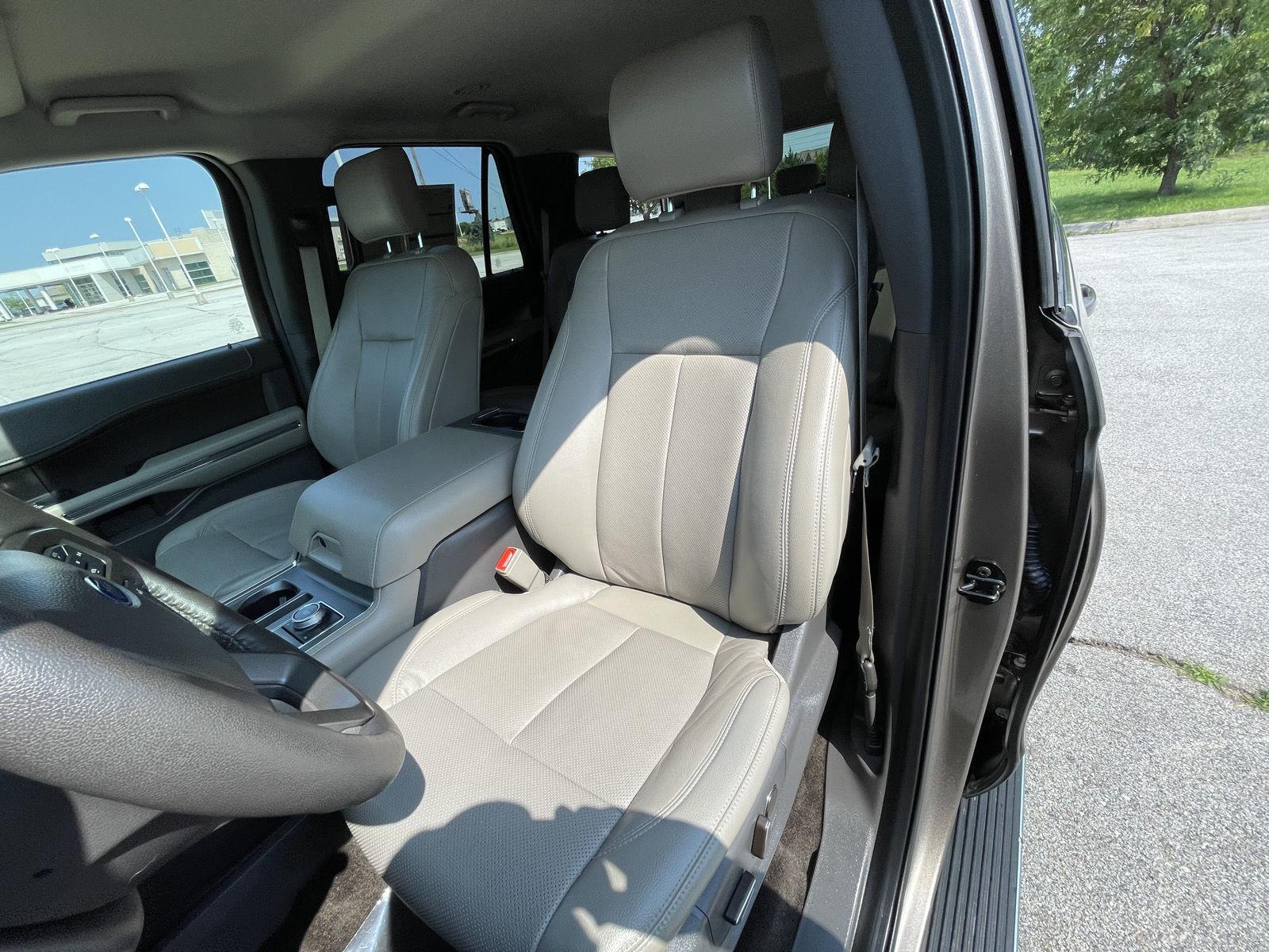 Vehicle photo 18