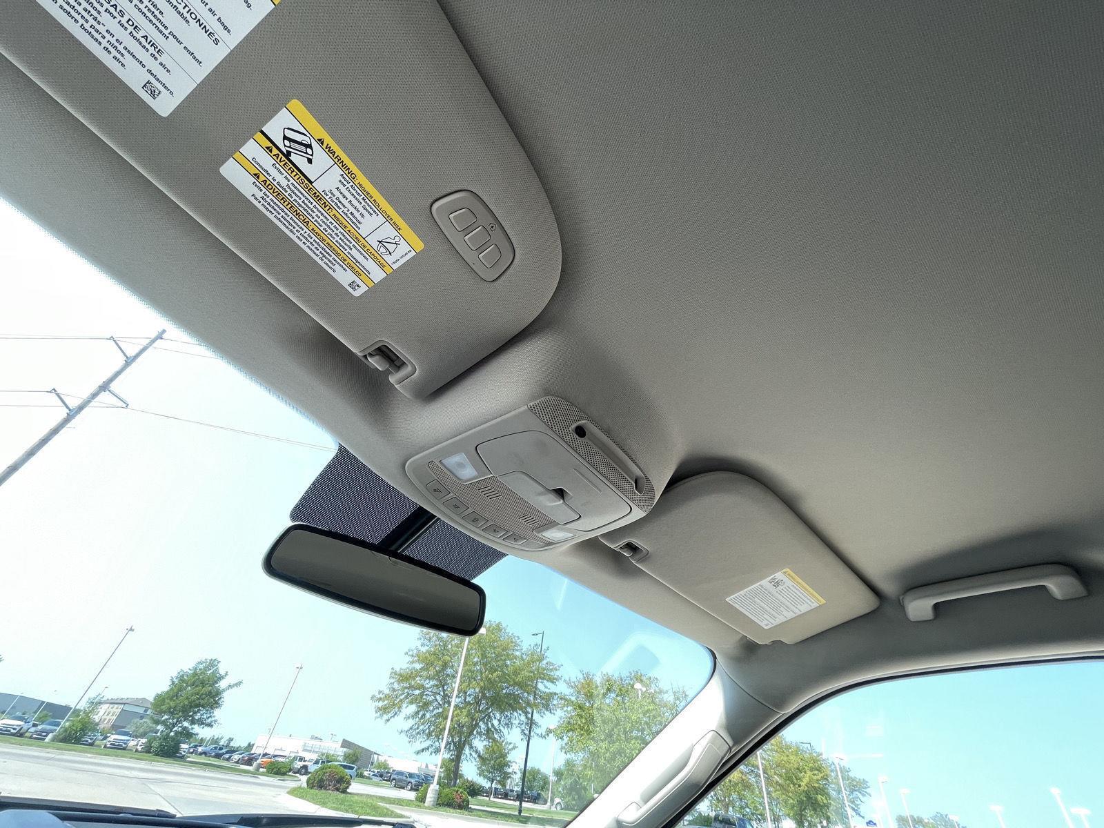 Vehicle photo 23