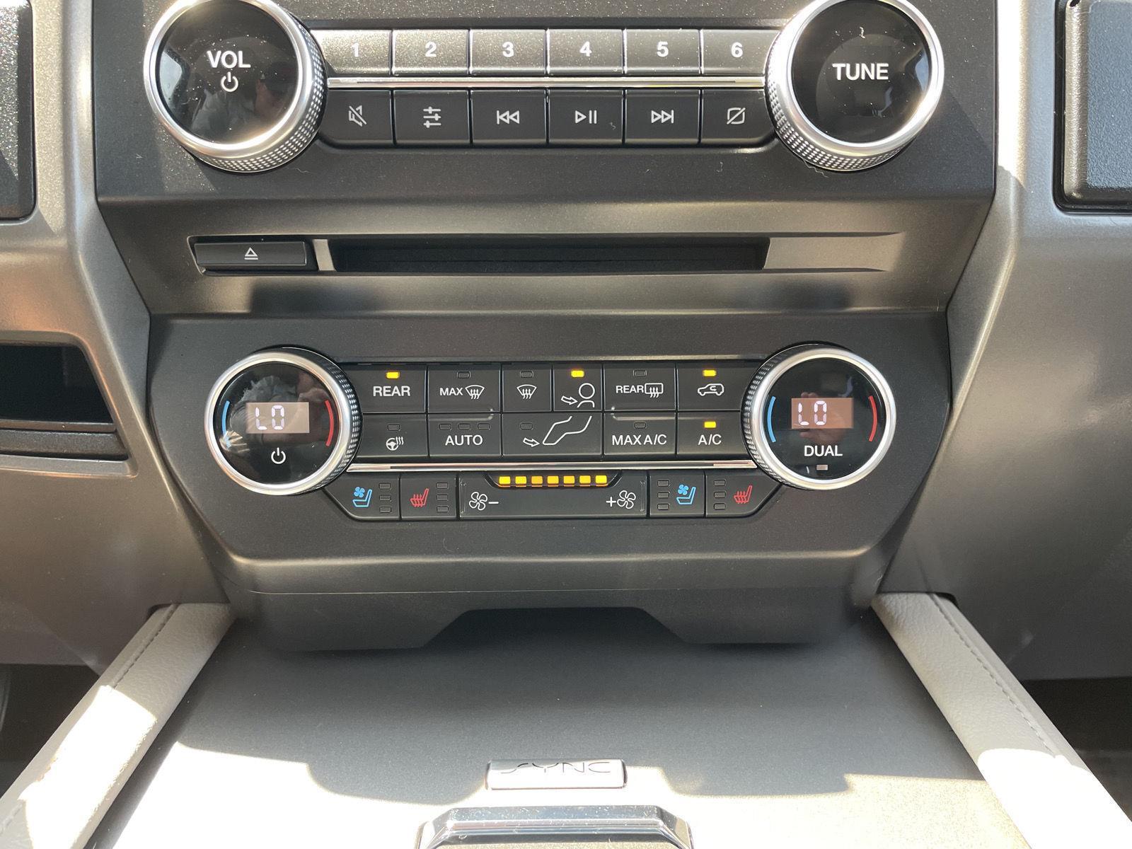 Vehicle photo 28