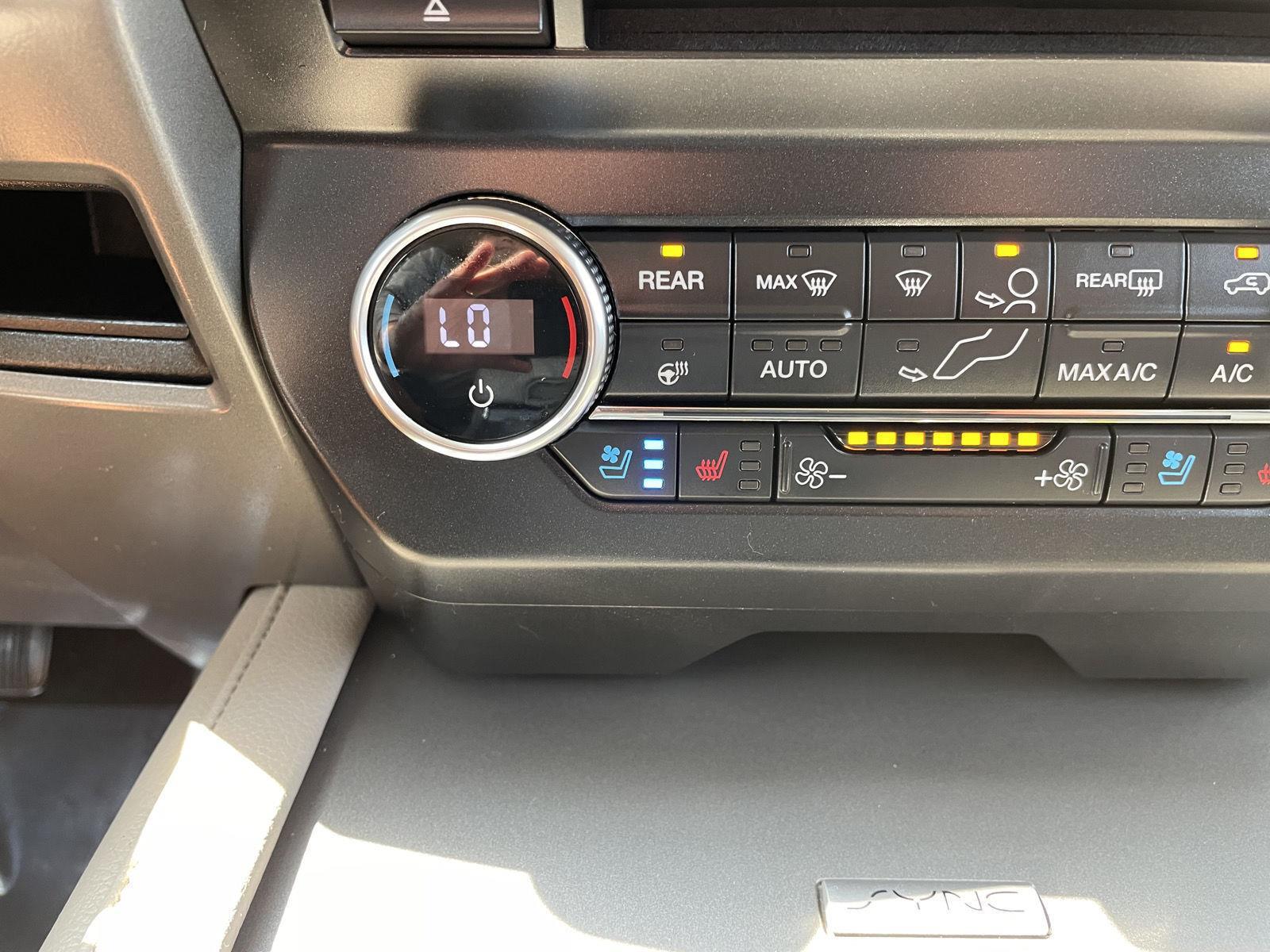 Vehicle photo 29