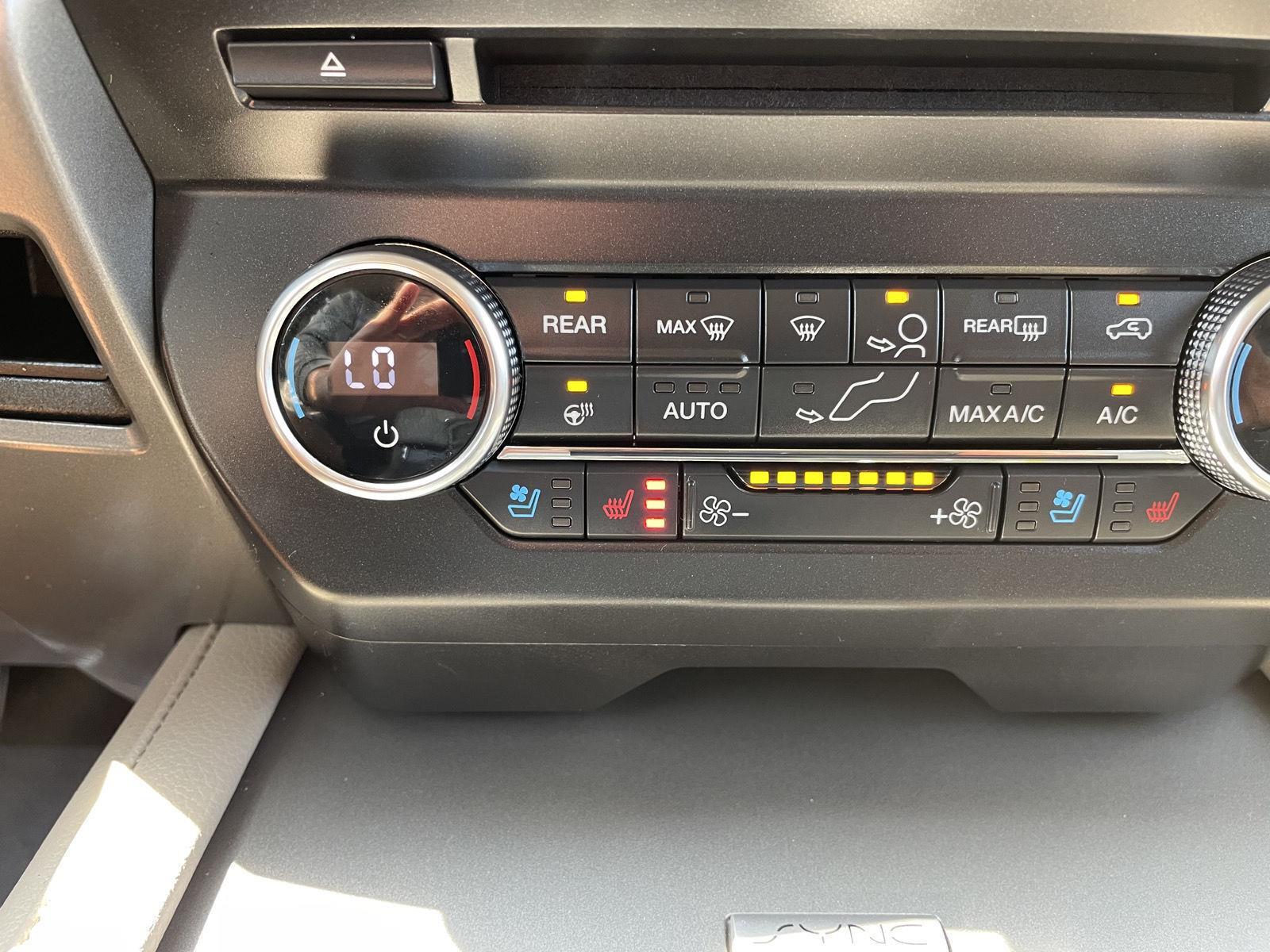 Vehicle photo 30