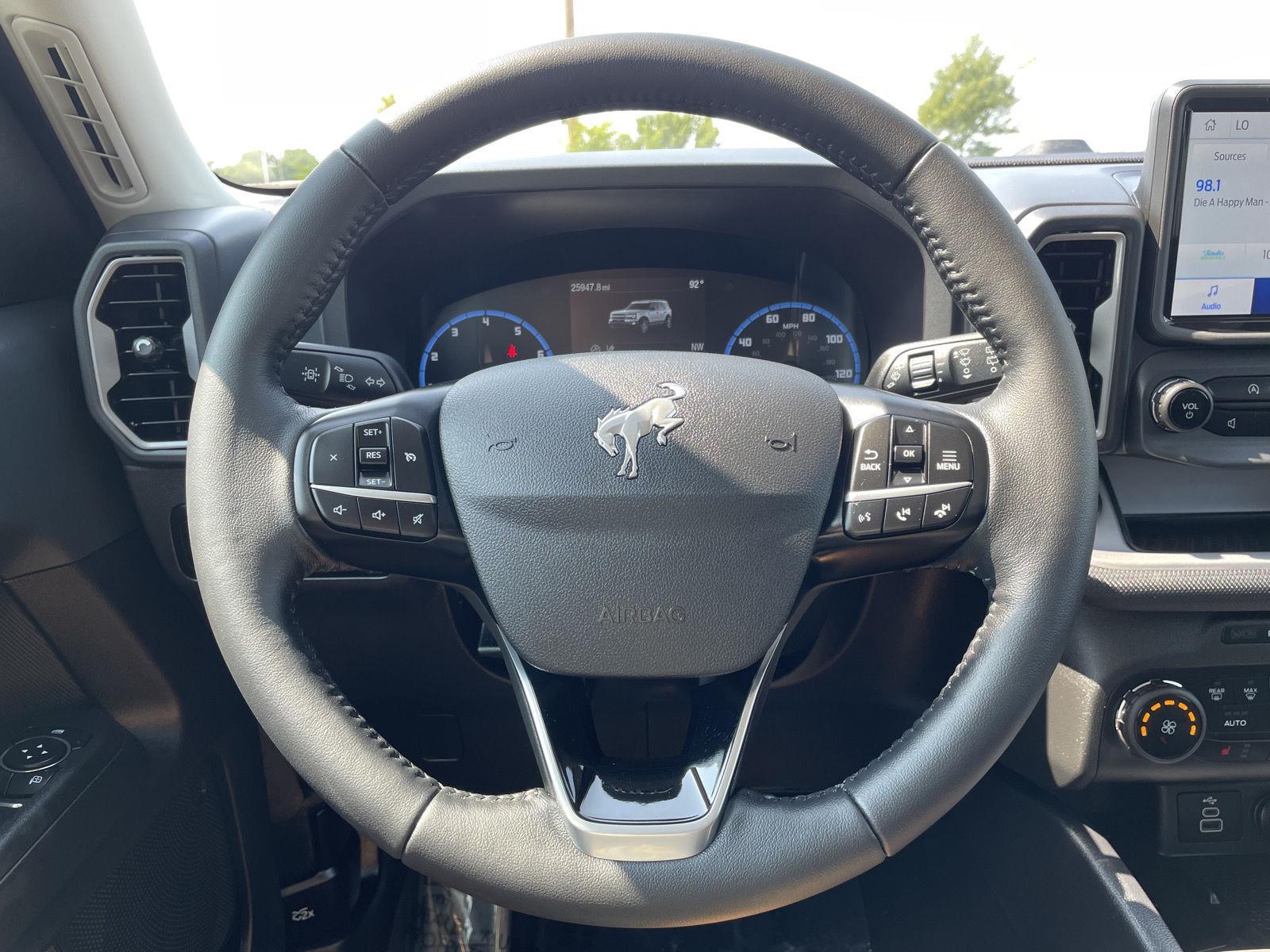Vehicle photo 12