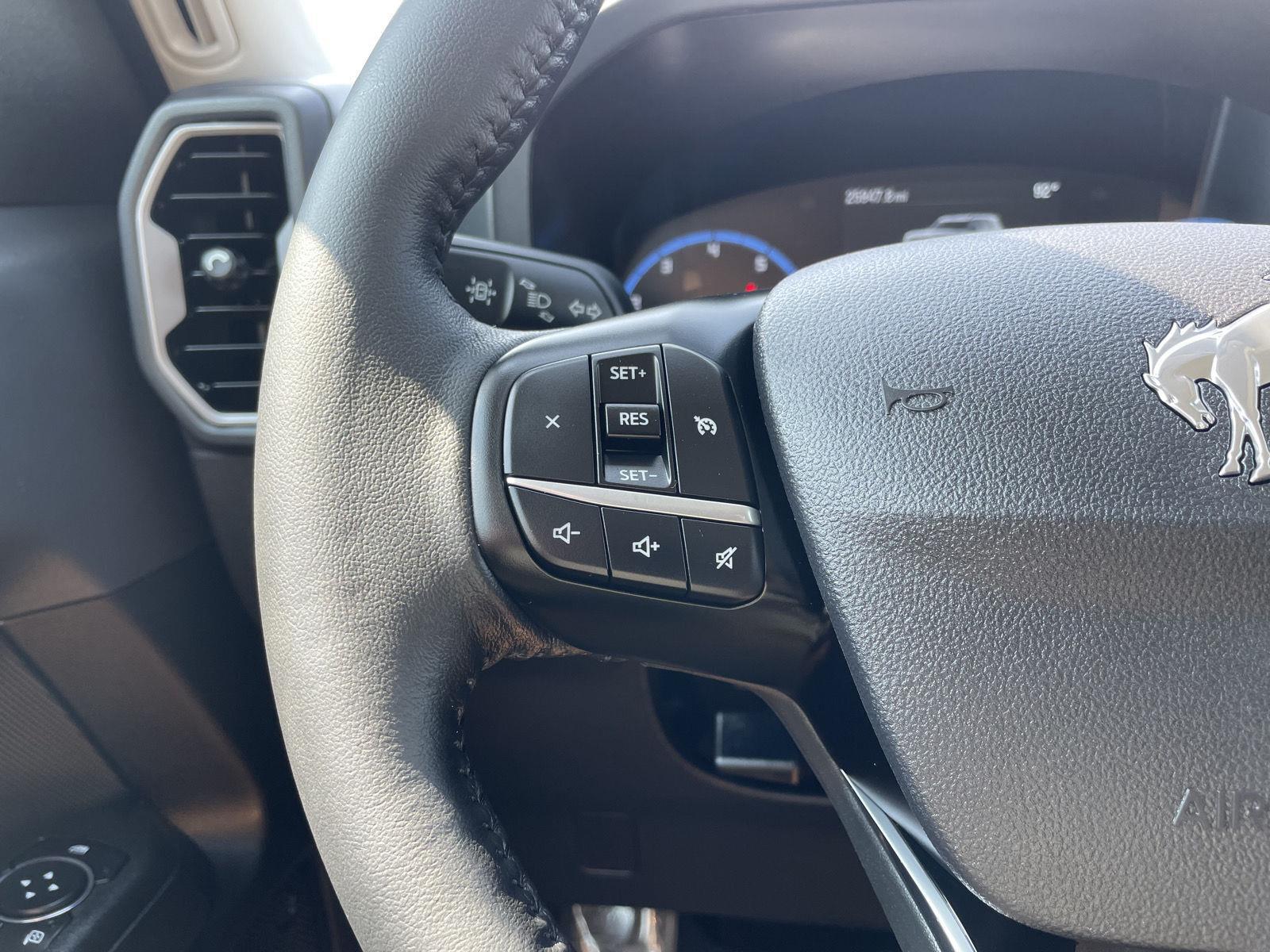Vehicle photo 13