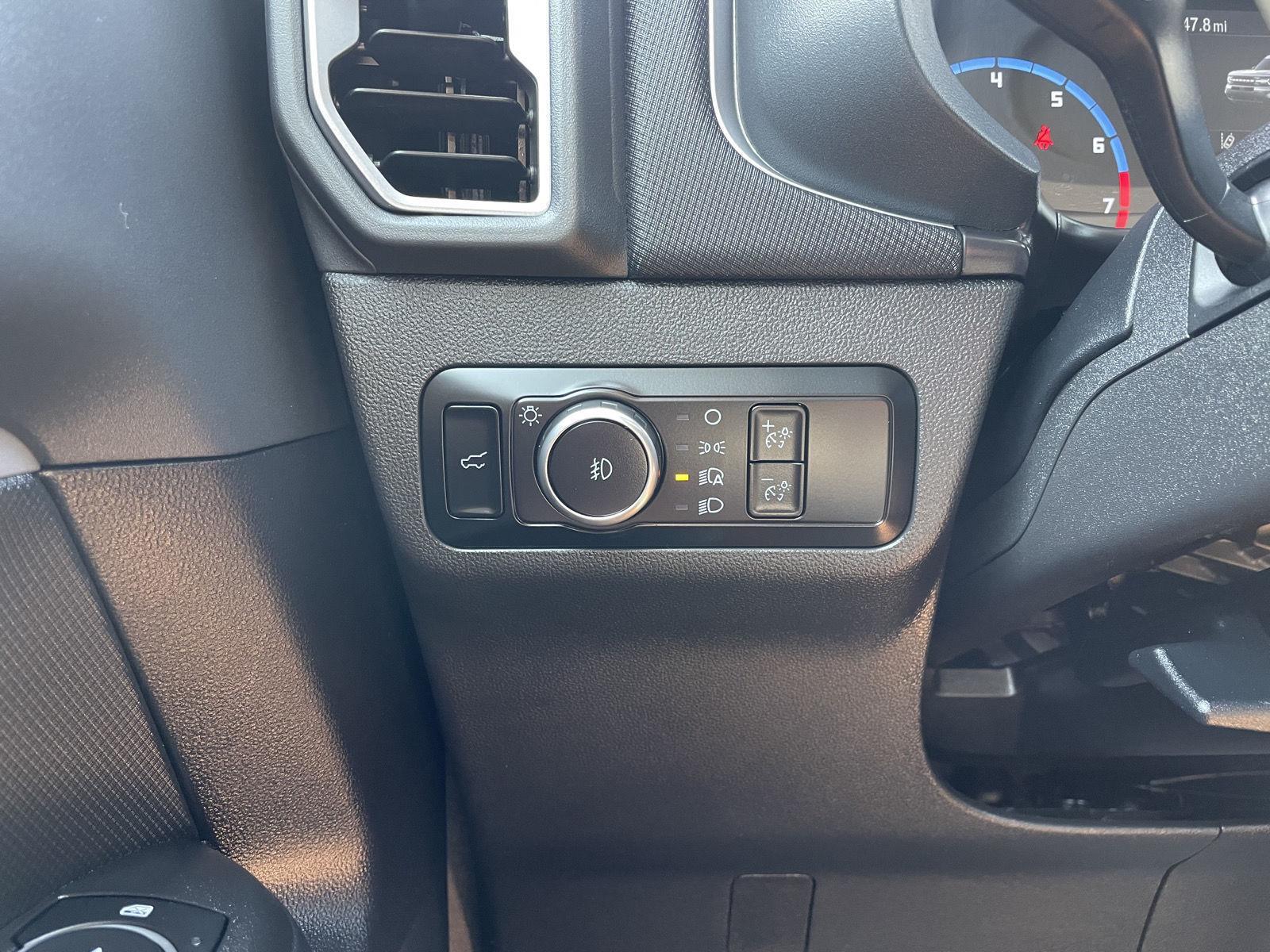 Vehicle photo 16