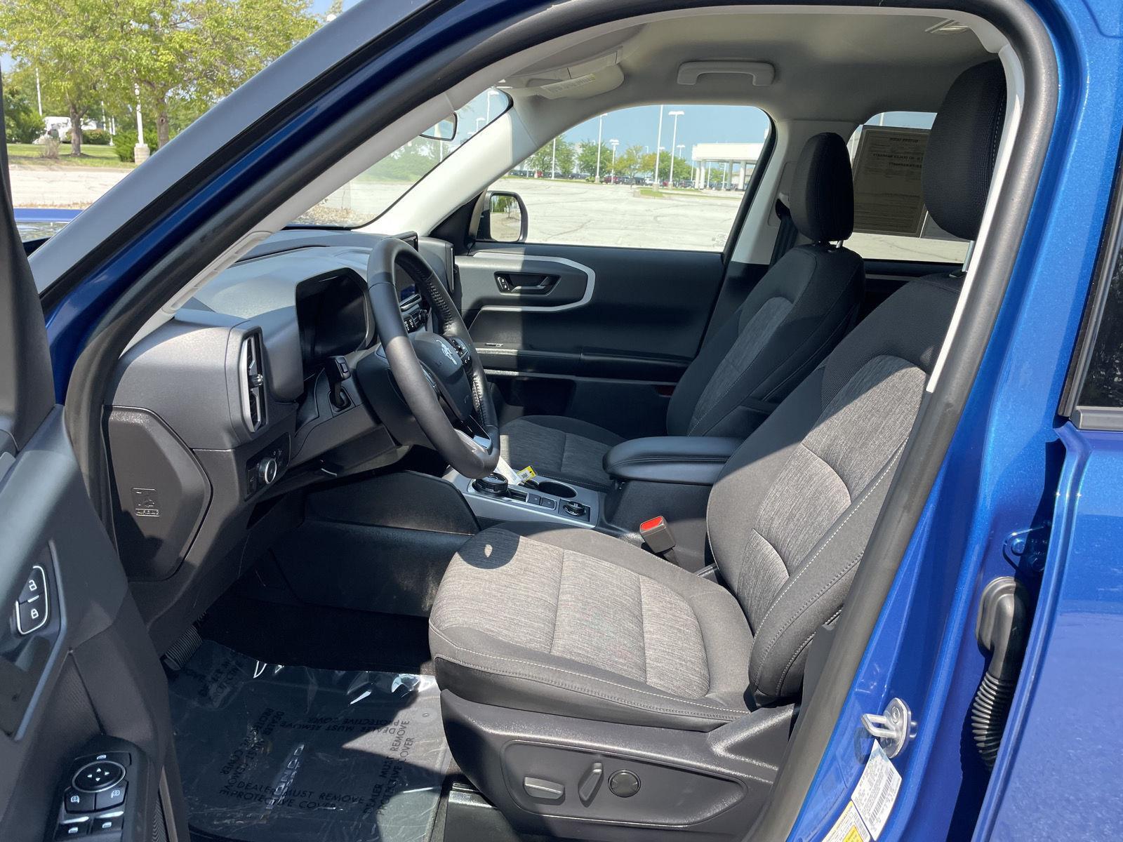 Vehicle photo 17