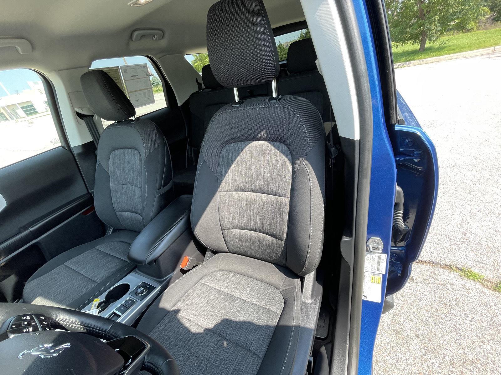 Vehicle photo 18