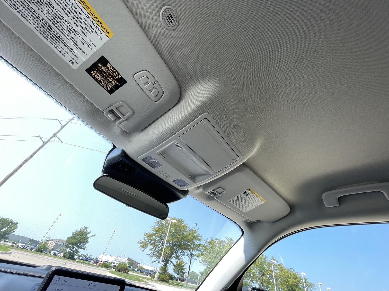 Vehicle photo 21