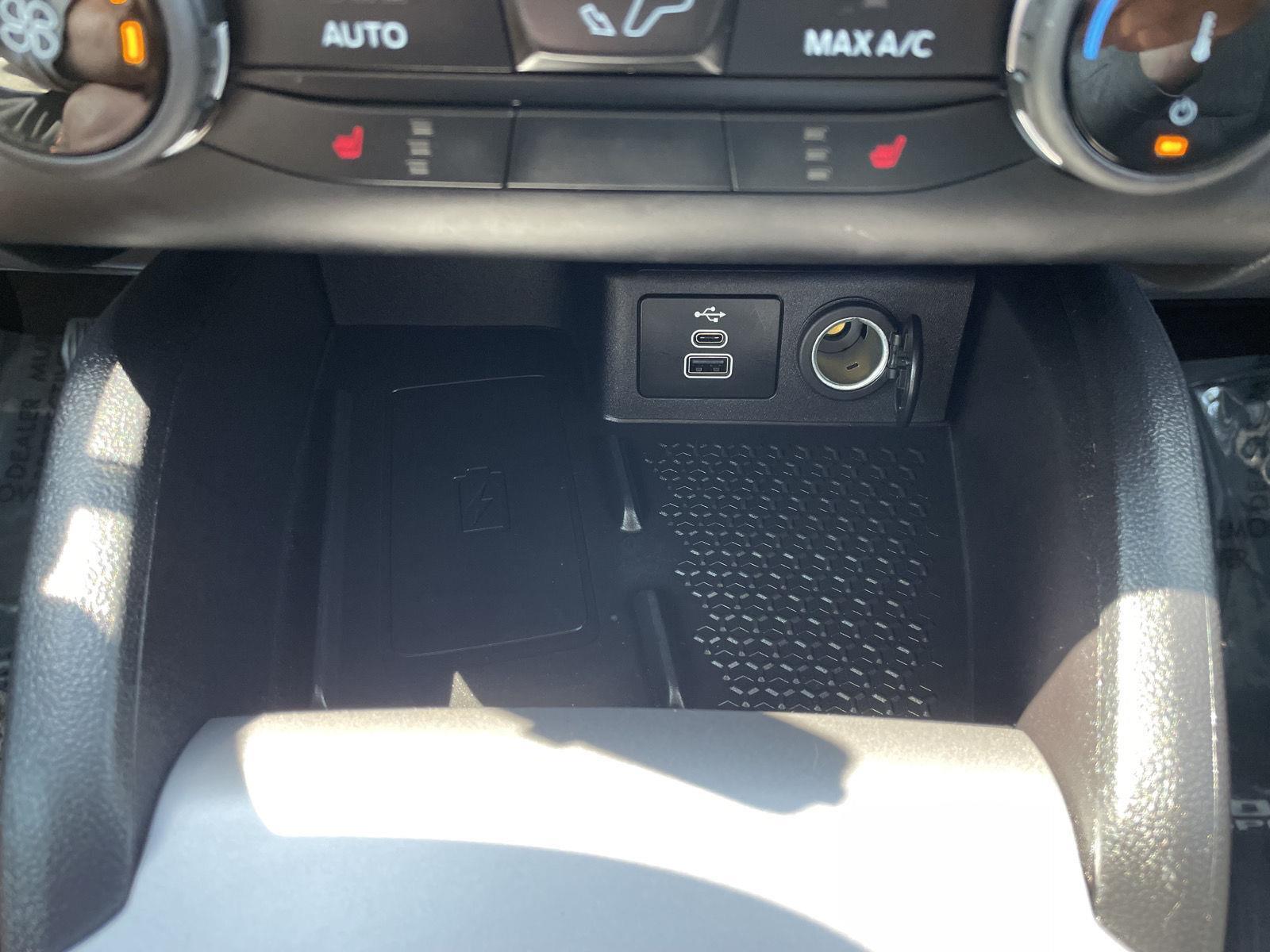 Vehicle photo 28