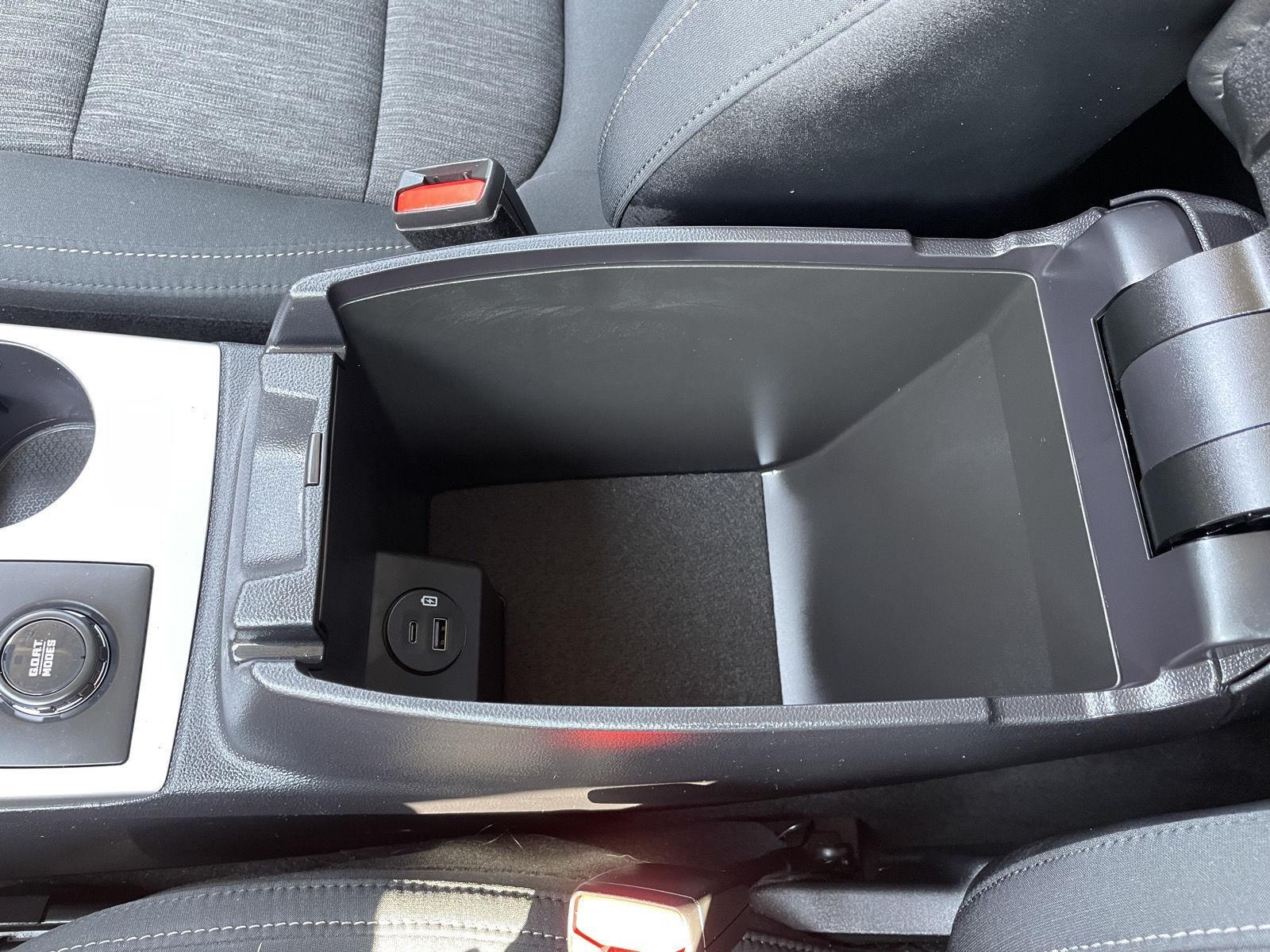 Vehicle photo 31