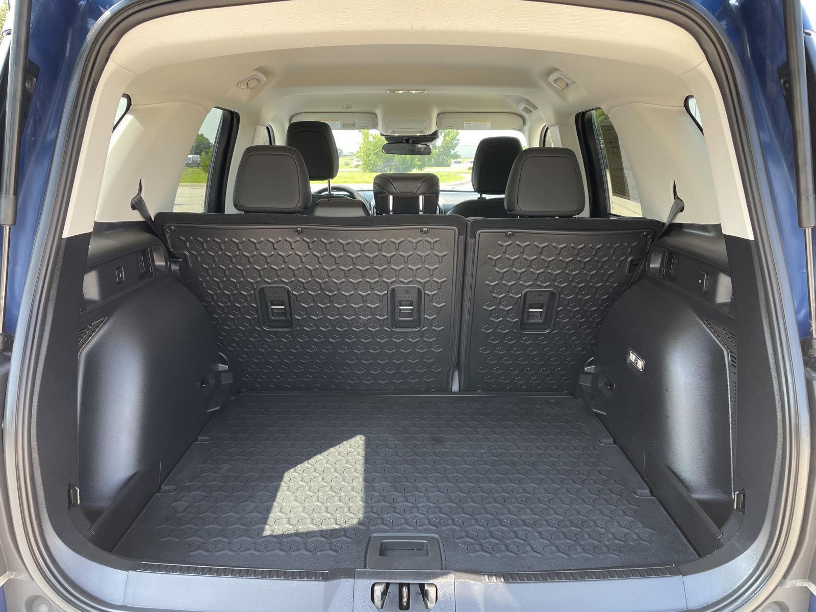 Vehicle photo 35