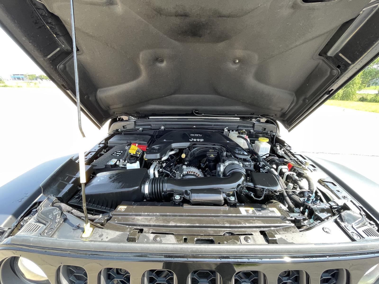 Vehicle photo 30