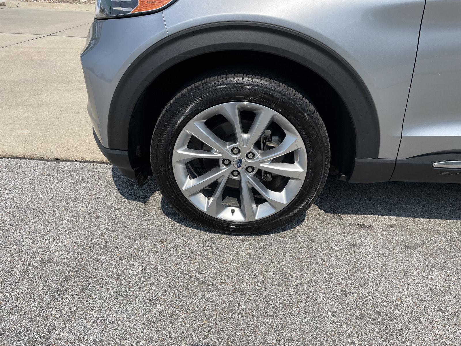 Vehicle photo 10