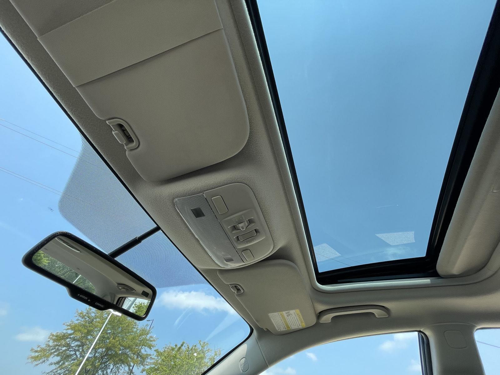 Vehicle photo 21