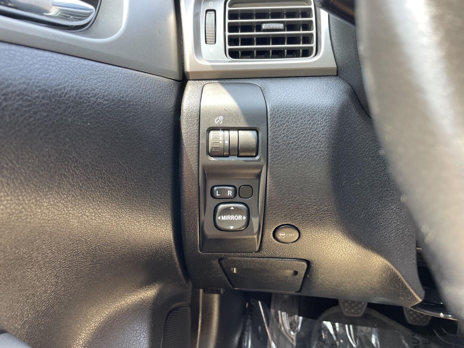Vehicle photo 25